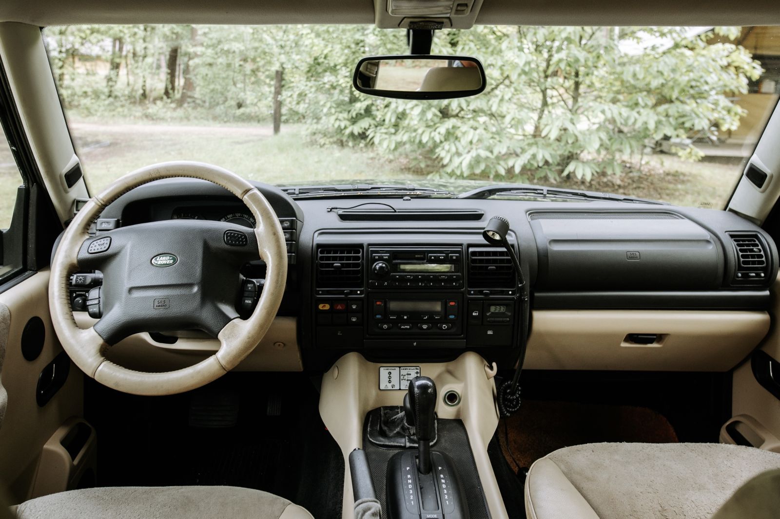 Interier van Land Rover Discovery 2 camper